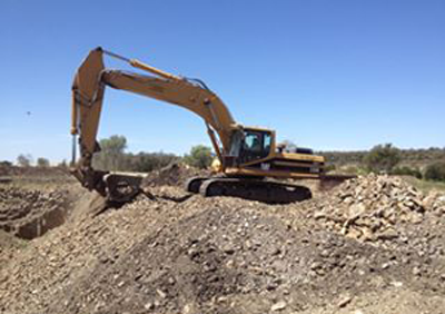 L Bulmer & Co Pty Ltd | Excavating & Earth Moving Services in Goondiwindi | PBezy Pocket Books local directories - image l-bulmer-and-co-pty-ltd-excavator.png