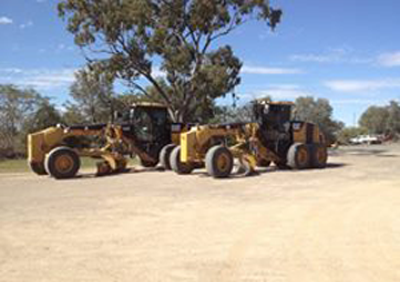 L Bulmer & Co Pty Ltd | Excavating & Earth Moving Services in Goondiwindi | PBezy Pocket Books local directories - image l-bulmer-and-co-pty-ltd-graders.png